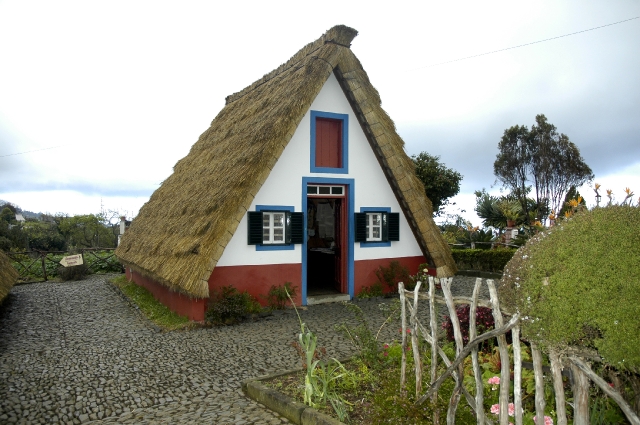 madeira views, traditional hom.jpg - TRIP TO EAST & NORTH EAST MADEIRA TRADITIONAL HOMES